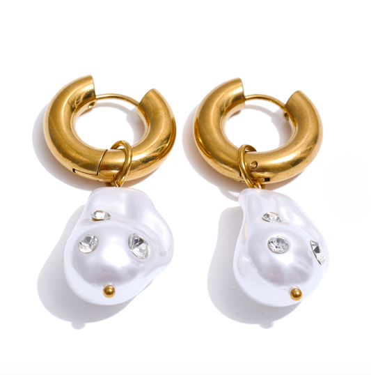 Baroque Pearl Huggie Earring clear CZ